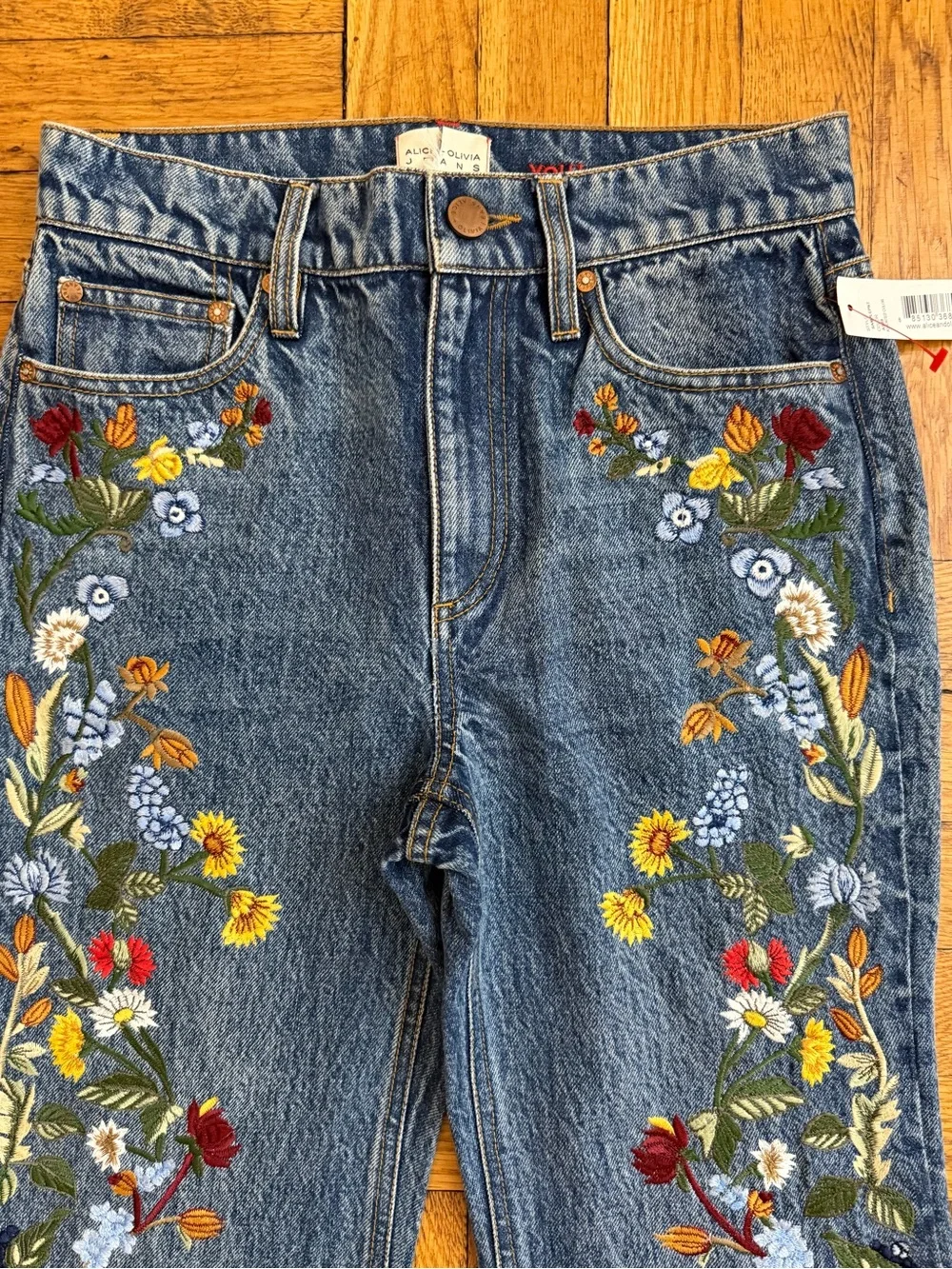 Alice + Olivia
BEAUTIFUL EMBROIDERED JEAN - Picture 10 of 16